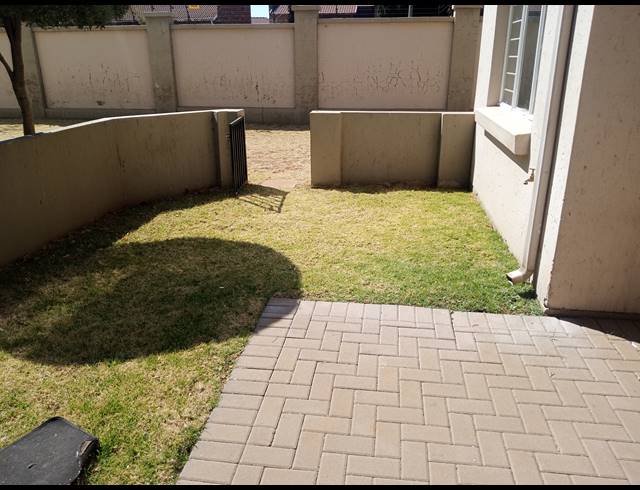 2 BEDROOM SECTIONAL TITLE FOR SALE IN KLIPPOORTJE